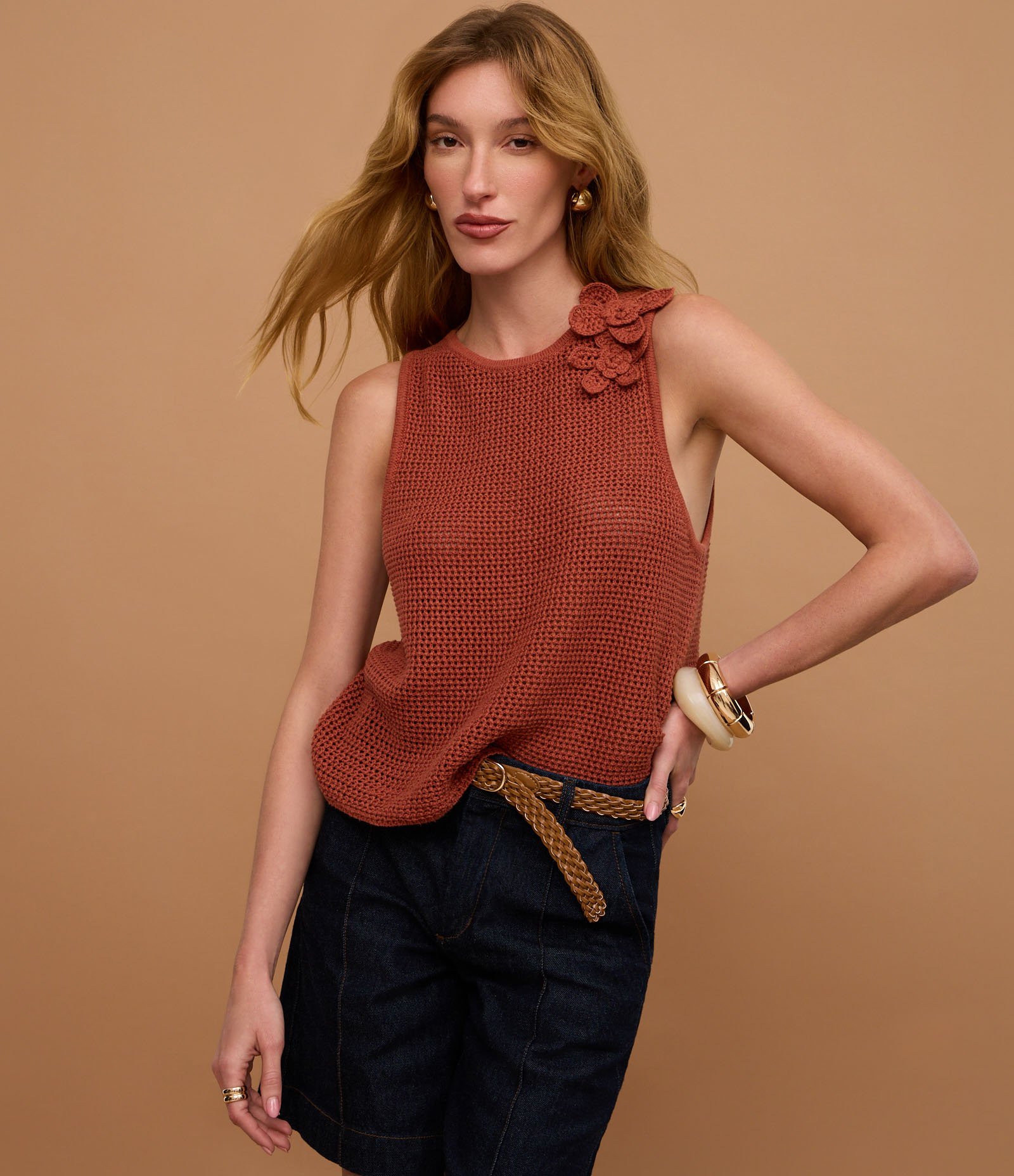 Blusa em Tricô com Ponto Vazado Flor de Tecido no Ombro Cobre 4