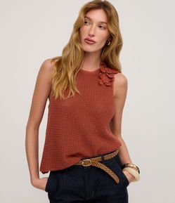Blusa em Tricô com Ponto Vazado Flor de Tecido no Ombro