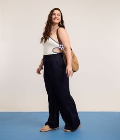 Calça Pantalona em Viscose com Elástico na Cintura Curve & Plus Size