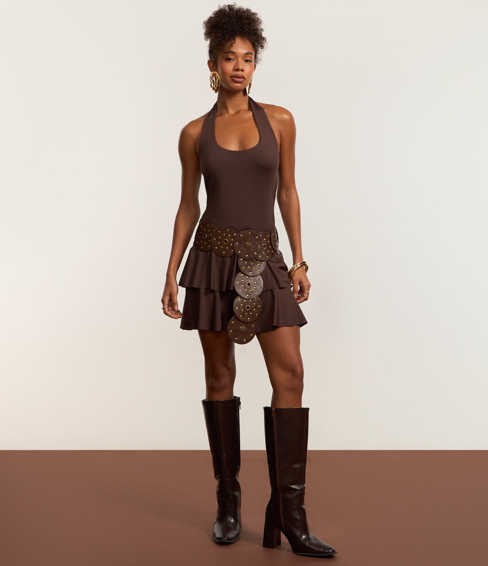 Vestido Curto Frente Única com Babados na Saia Marrom 6