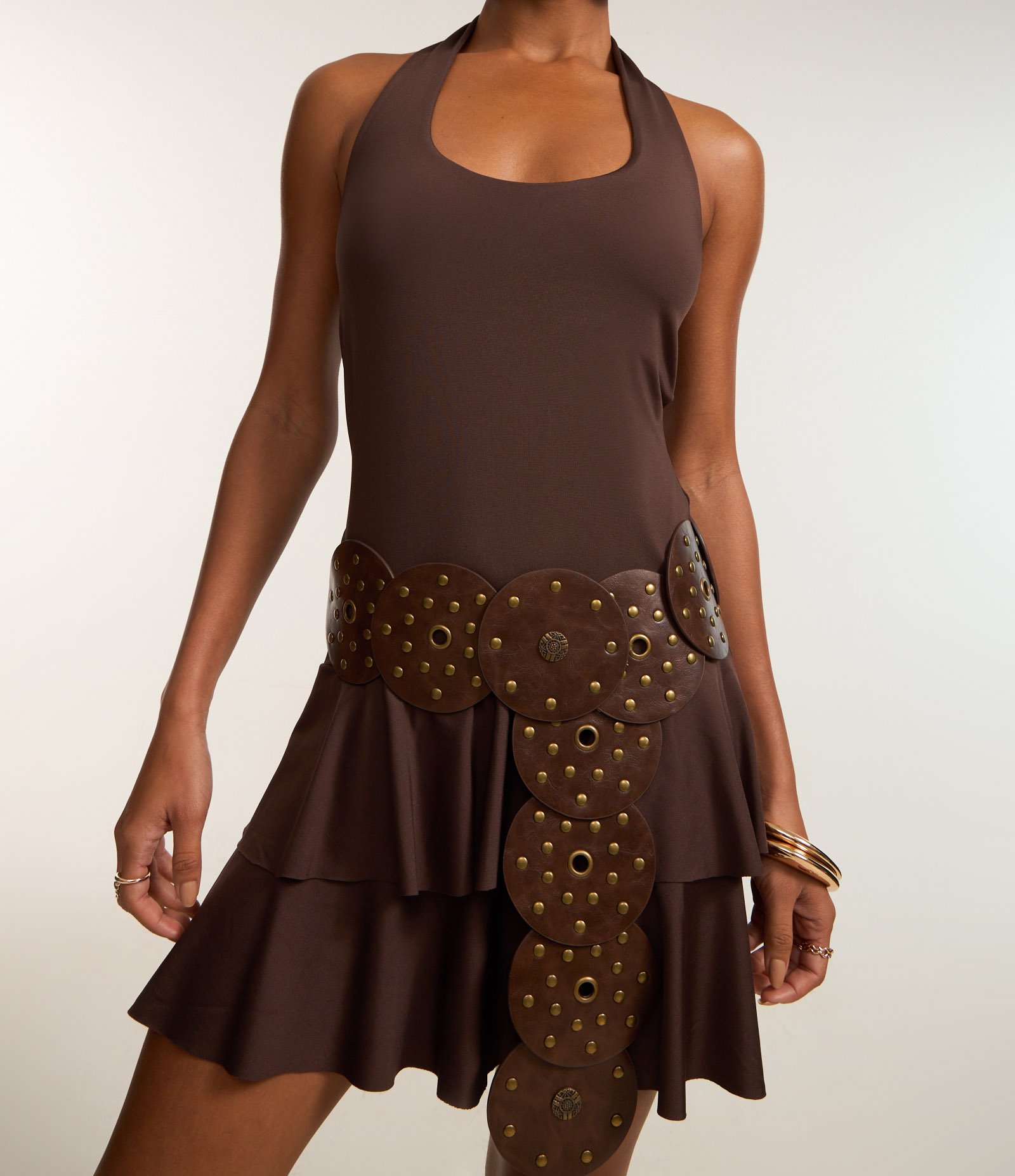 Vestido Curto Frente Única com Babados na Saia Marrom 3