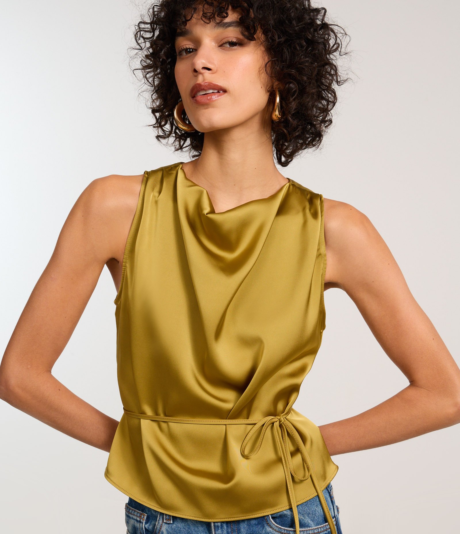 Regata em Cetim com Decote Degage e Amarração na Cintura Verde 1