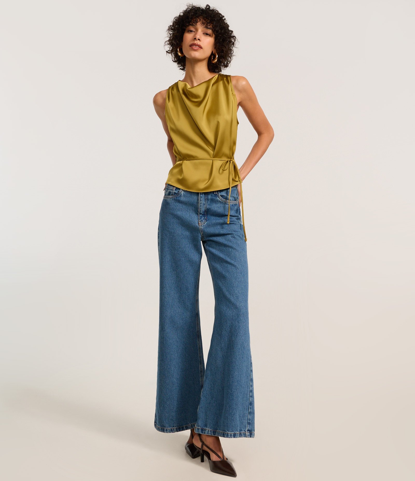 Regata em Cetim com Decote Degage e Amarração na Cintura Verde 2