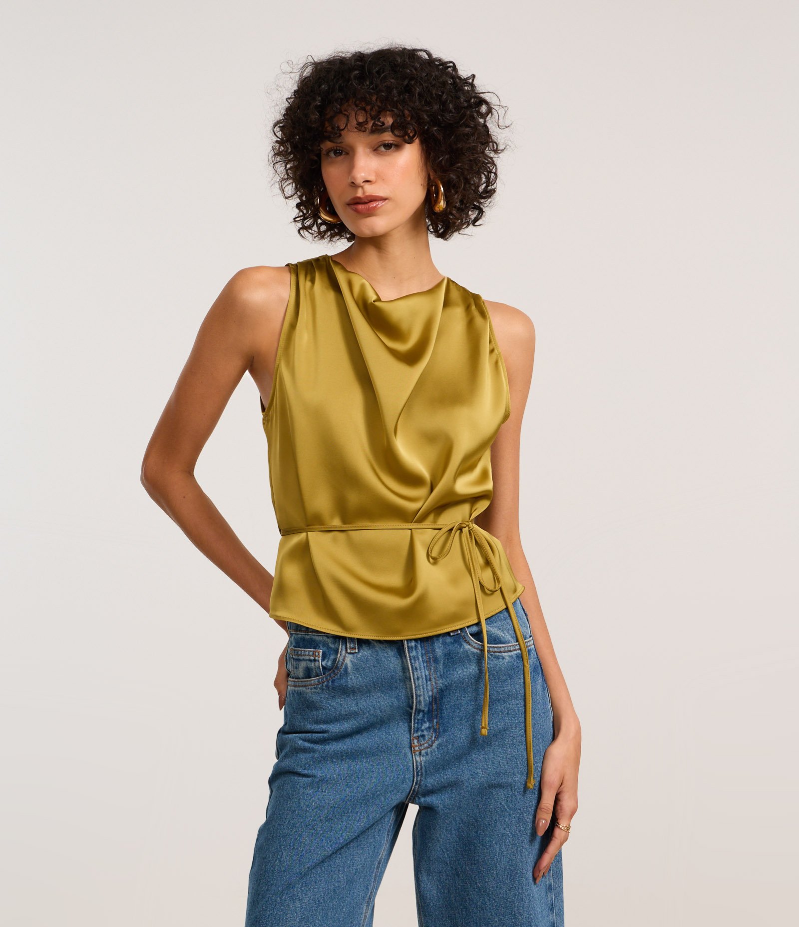 Regata em Cetim com Decote Degage e Amarração na Cintura Verde 3