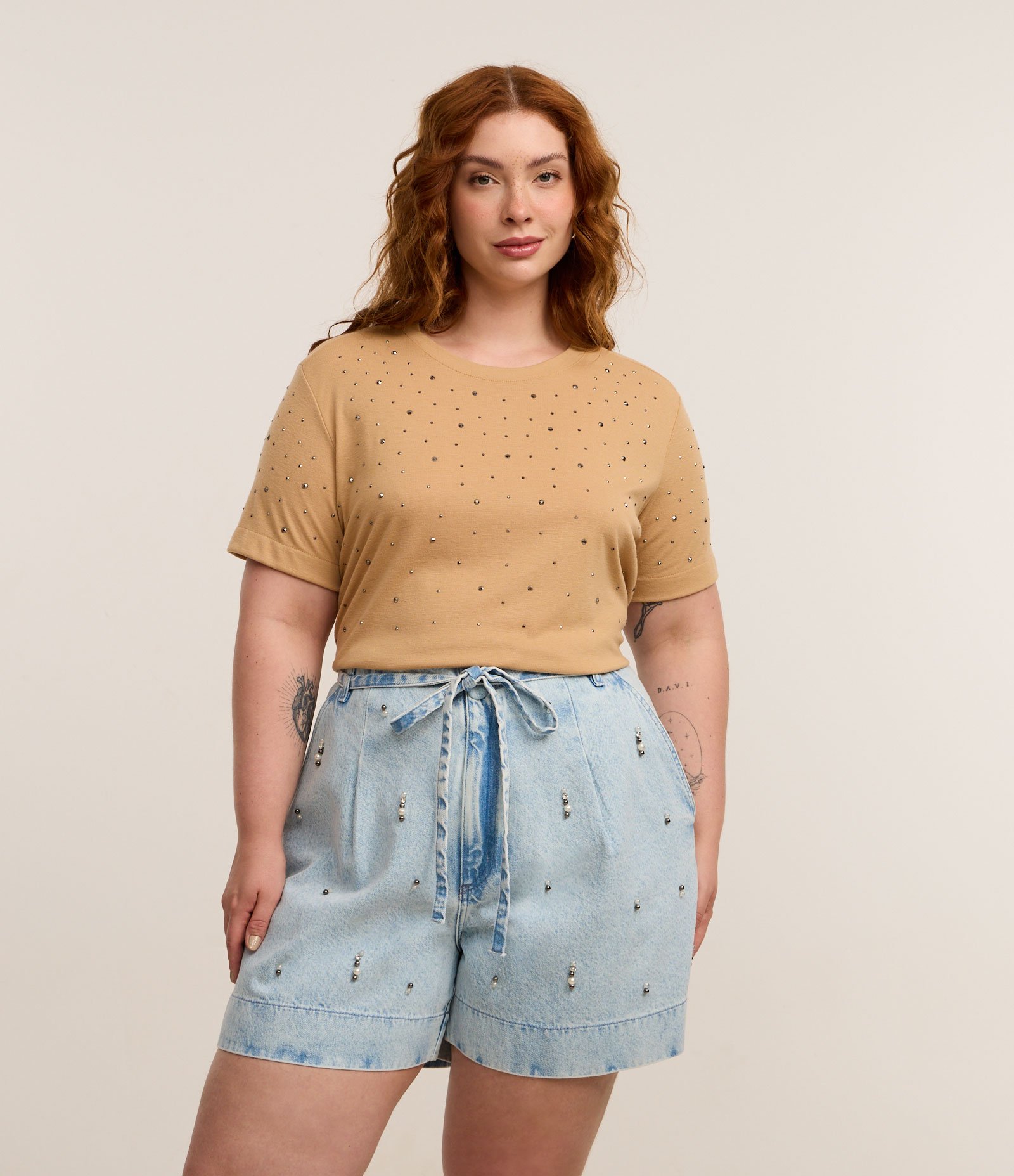 Camiseta com Brilhos Salpicados Curve & Plus Size Bege 1