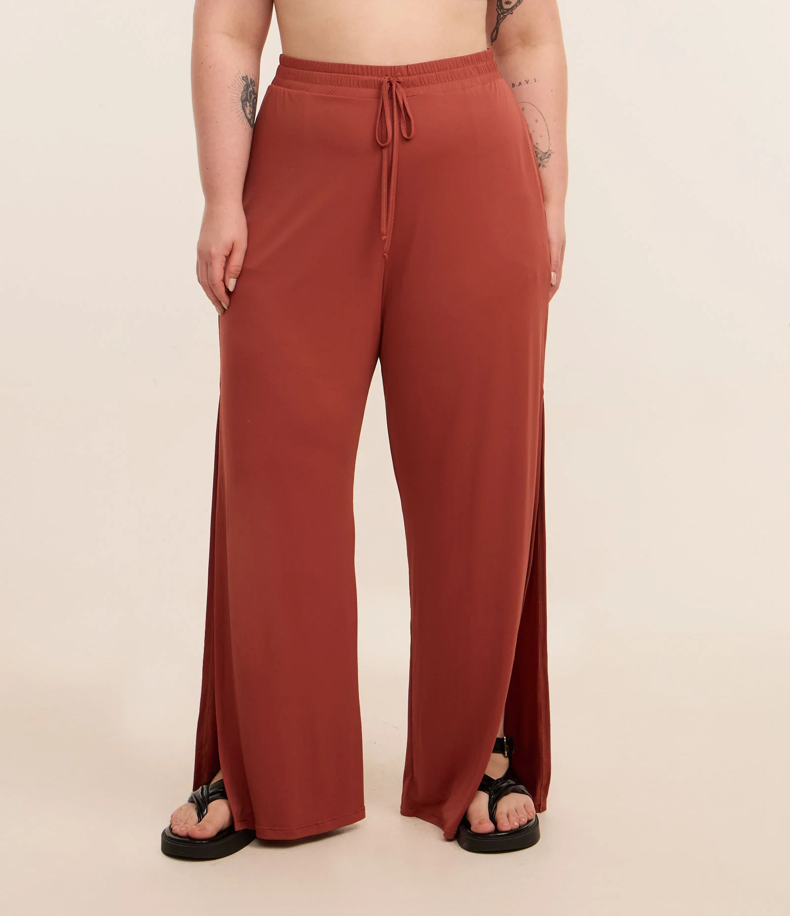 Calça Pantalona Esportiva em Microfibra com Bermuda Ciclista Interna Curve & Plus Size Terracota 2