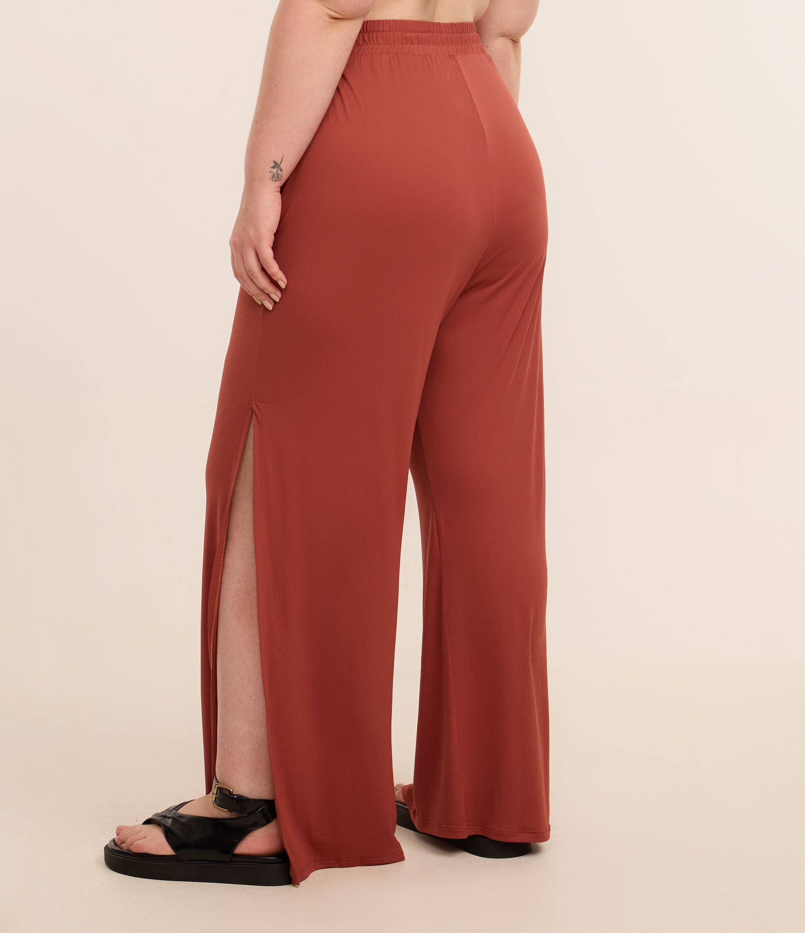 Calça Pantalona Esportiva em Microfibra com Bermuda Ciclista Interna Curve & Plus Size Terracota 4