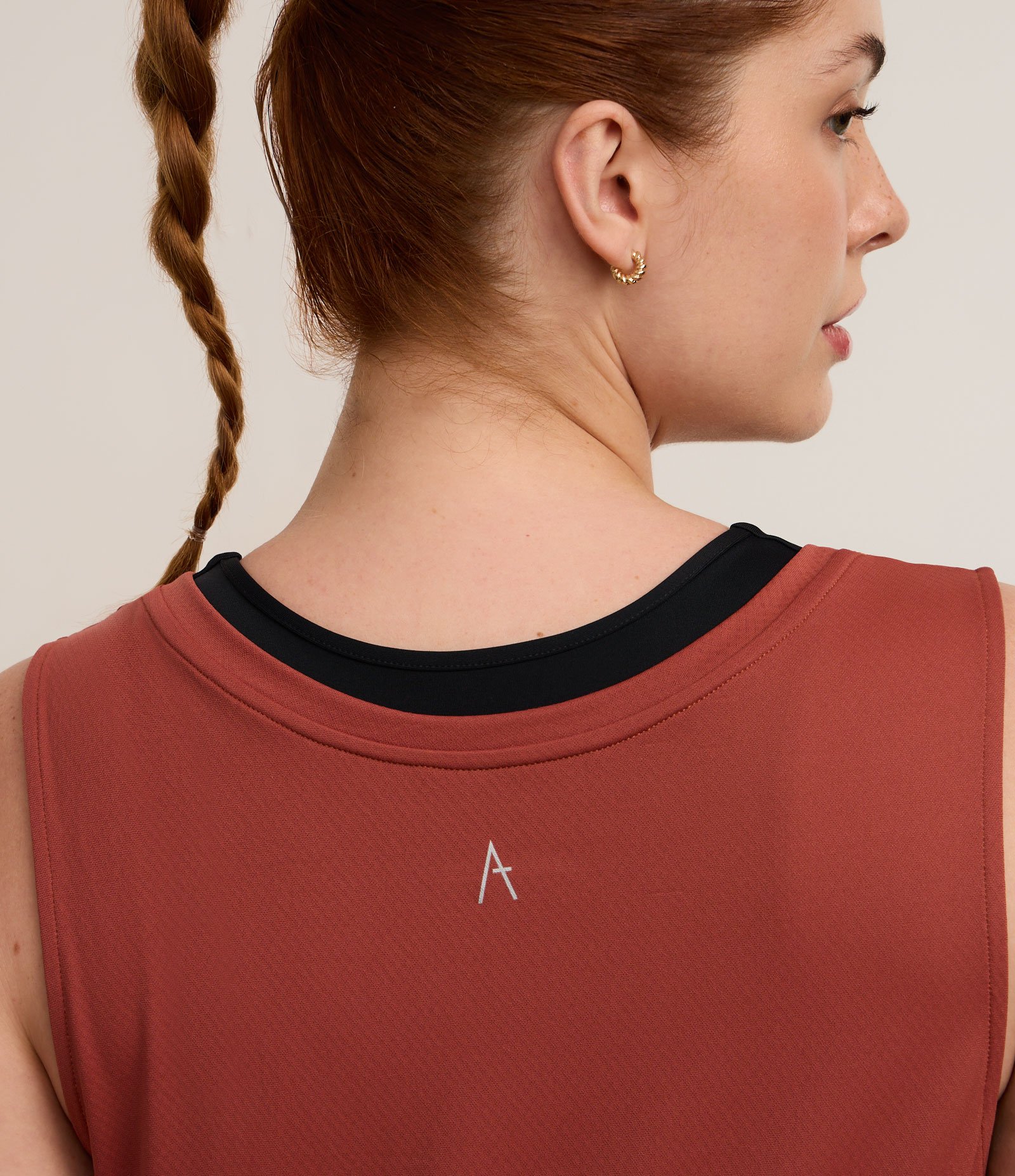 Regata Ampla Esportiva em Microfibra Texturizada Curve & Plus Size Marrom 4