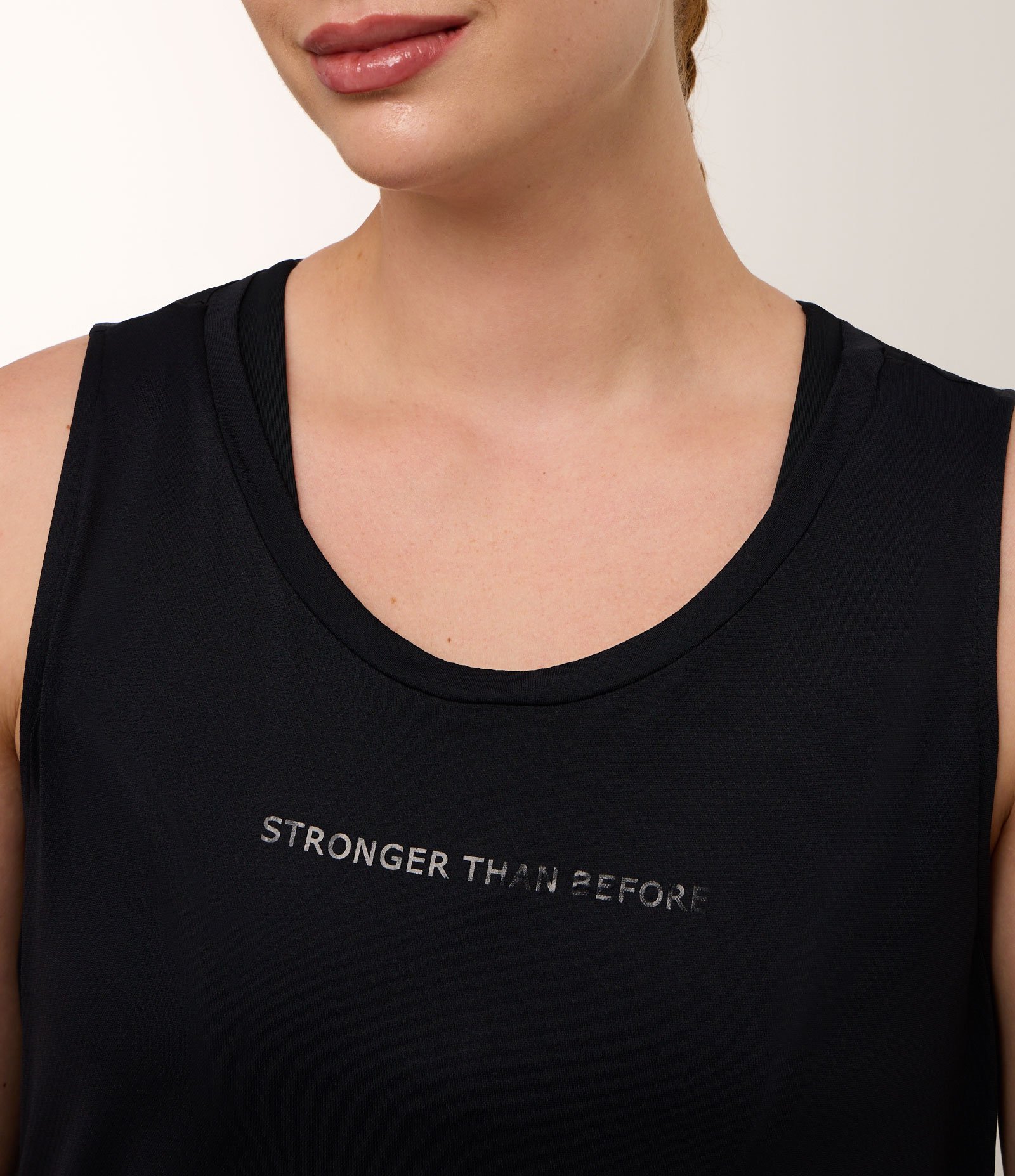 Regata Ampla Esportiva em Microfibra Texturizada Curve & Plus Size Preto 3