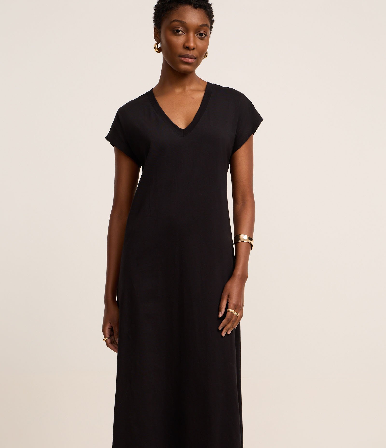 Vestido Reto Long Midi com Decote em v Preto 1