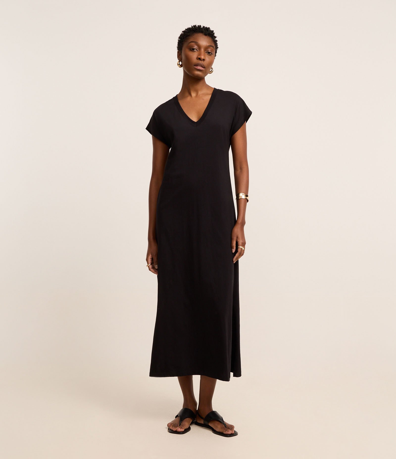 Vestido Reto Long Midi com Decote em v Preto 2