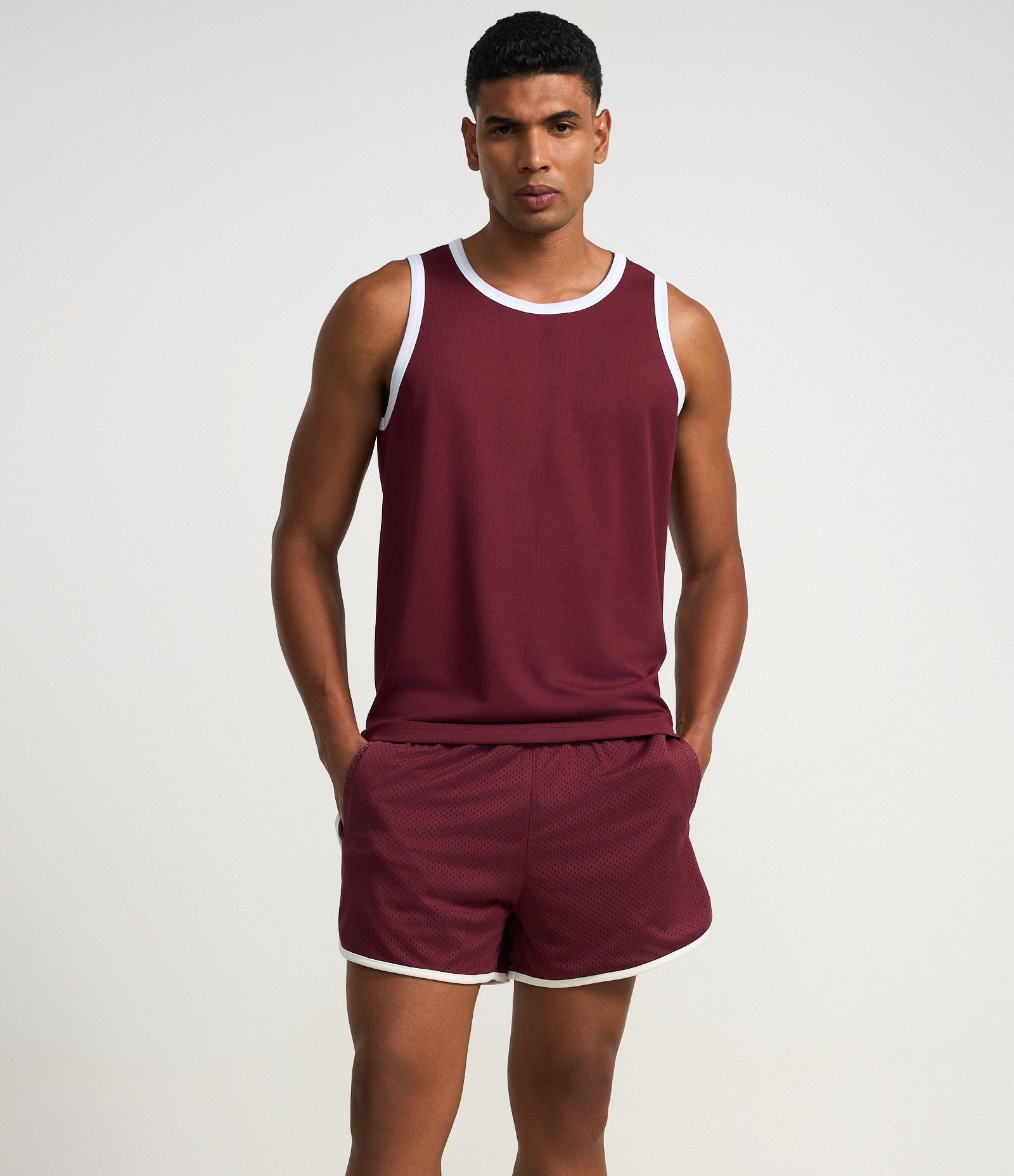 Bermuda Esportiva Vintage em Microfibra com Viés Contrastante Vermelho 4