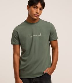 Camiseta Regular em Algodão com Estampa Localizada