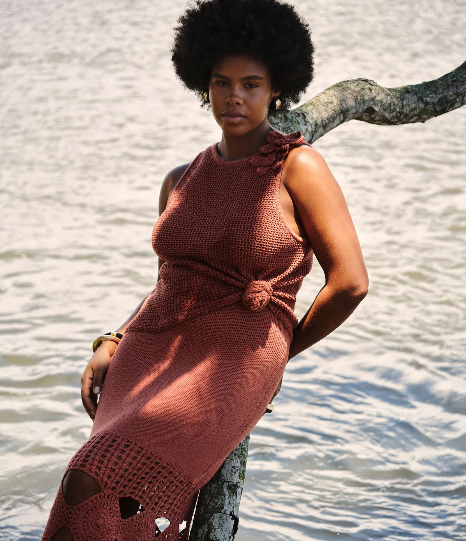 Vestido Long Midi em Tricô com Vazados e Ponto Diferenciado Terracota 1