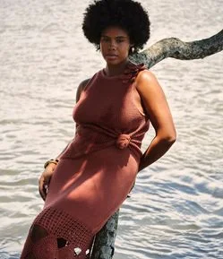 Vestido Long Midi em Tricô com Vazados e Ponto Diferenciado