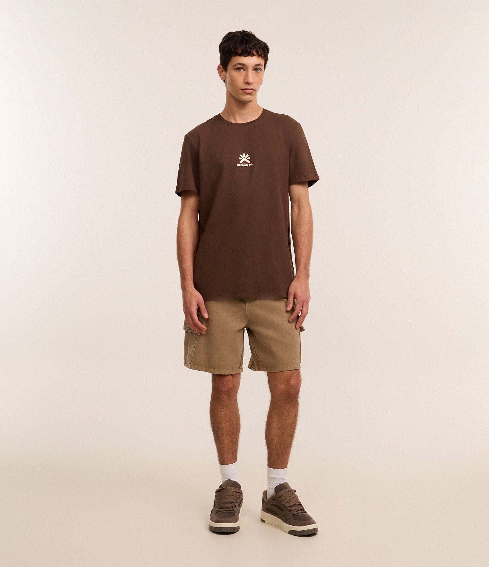 Camiseta Comfort em Algodão com Estampa Localizada Ground Co. Marrom 2