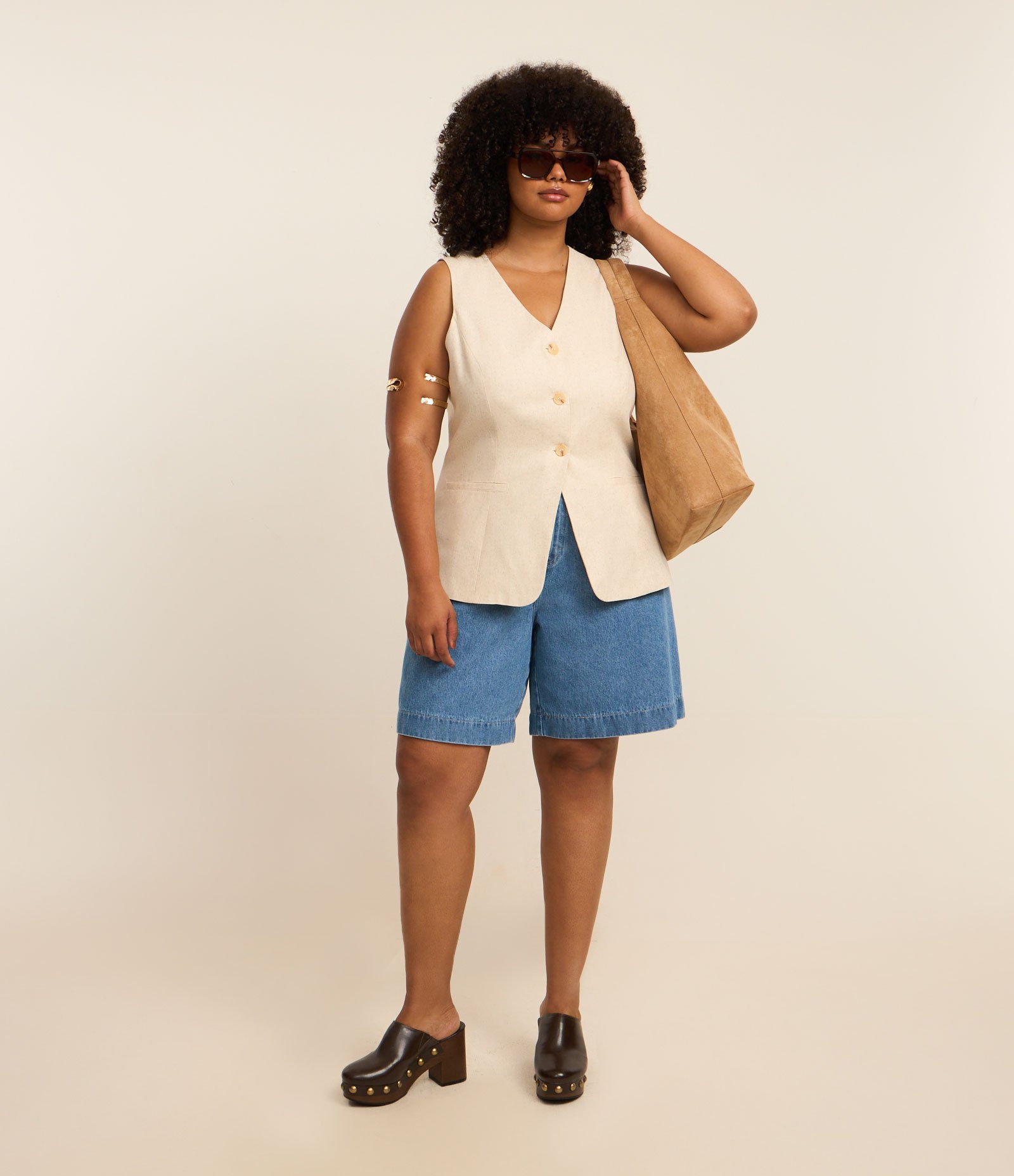 Colete Alfaiataria em Viscolinho com Botões e Bolsos Curve & Plus Size Off White 2