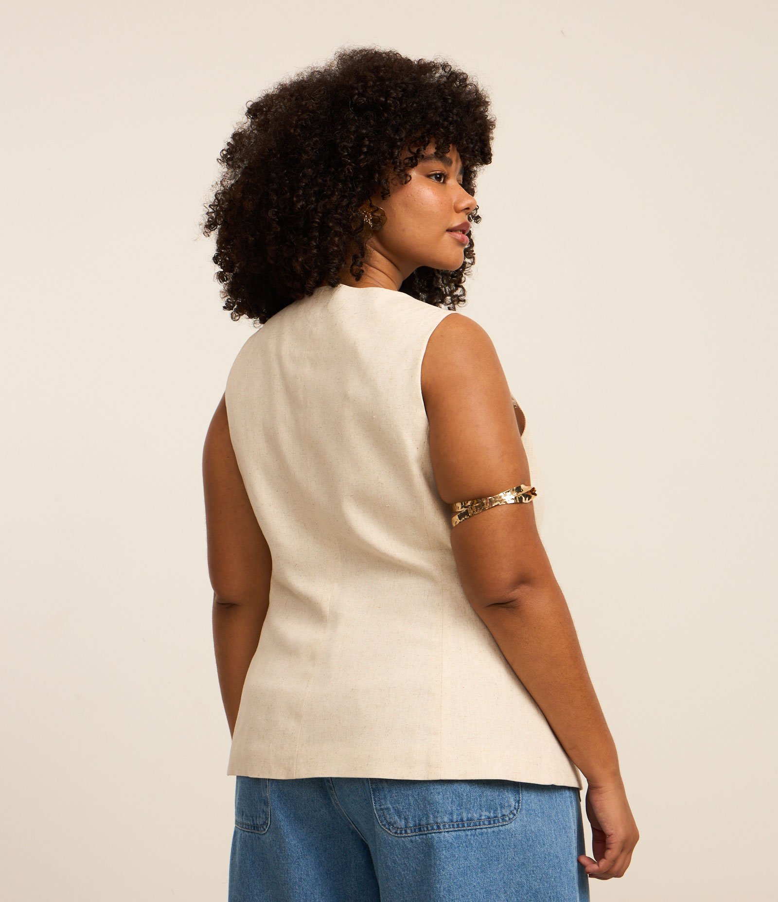 Colete Alfaiataria em Viscolinho com Botões e Bolsos Curve & Plus Size Off White 4