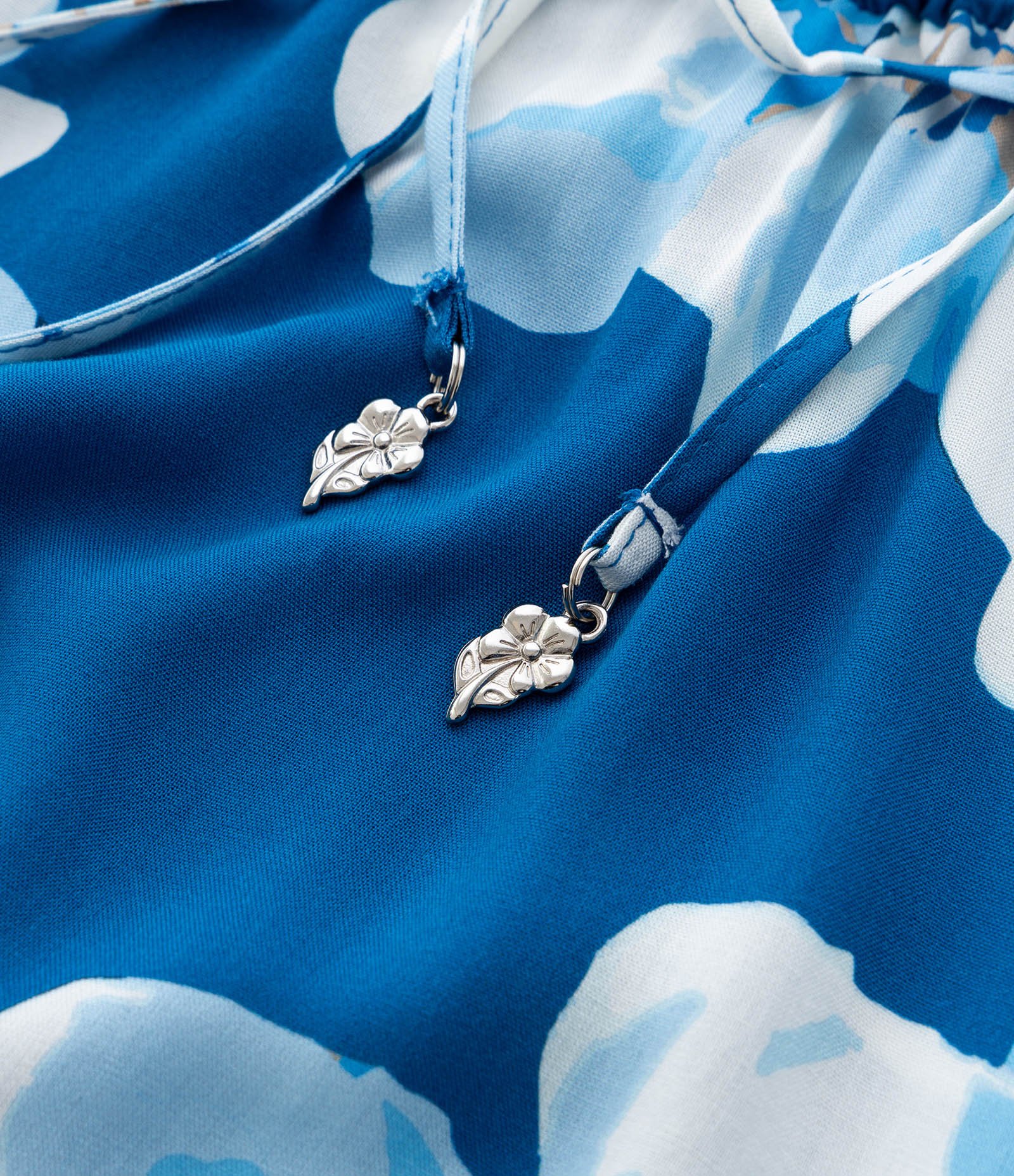 Vestido Curto em Viscose Floral com Manga Morcego e Amarração na Cintura Curve & Plus Size Azul 7