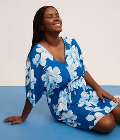 Vestido Curto em Viscose Floral com Manga Morcego e Amarração na Cintura Curve & Plus Size