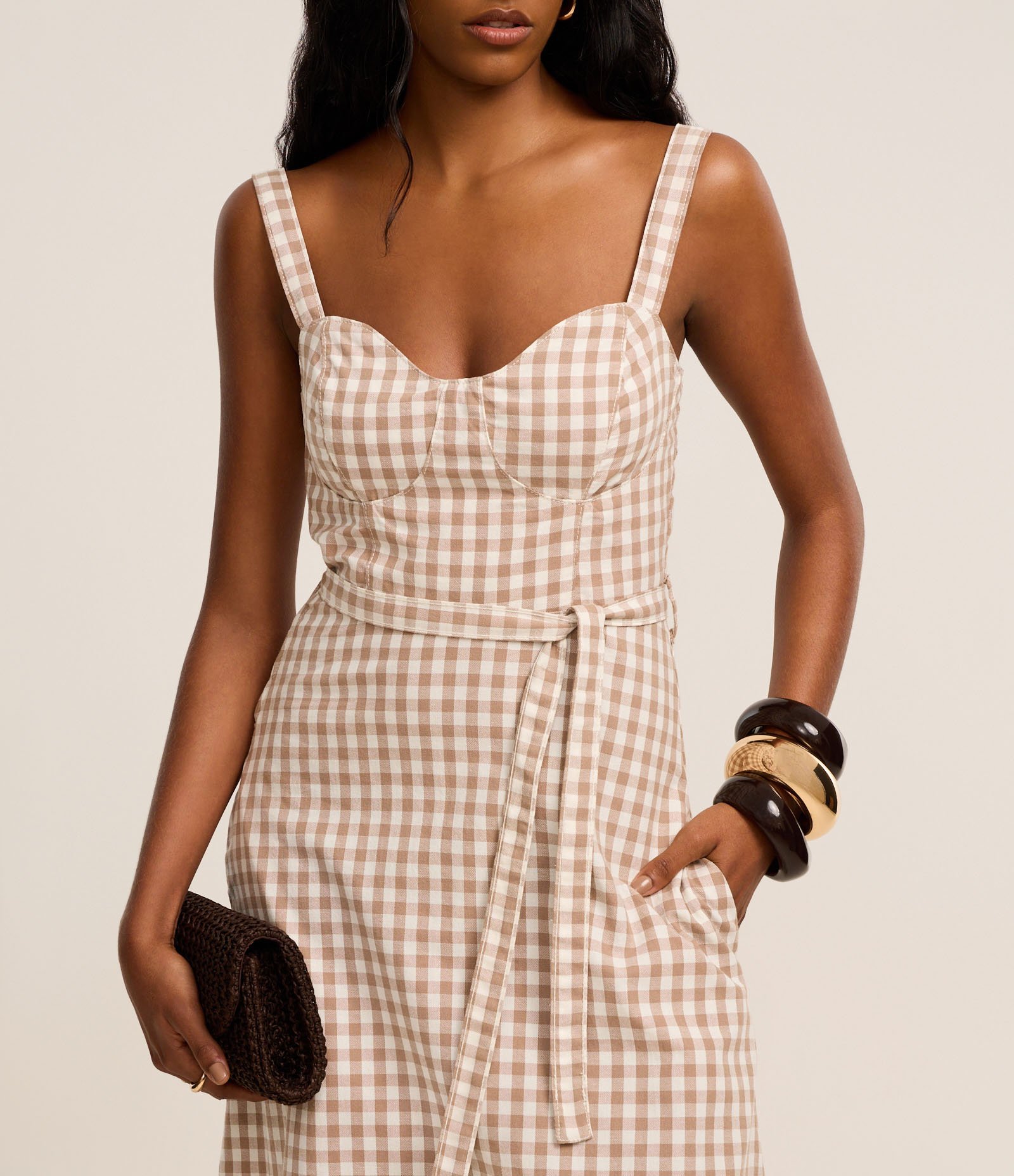 Vestido Reto Longo em Sarja Xadrez Vichy com Amarração Marrom/Branco 5