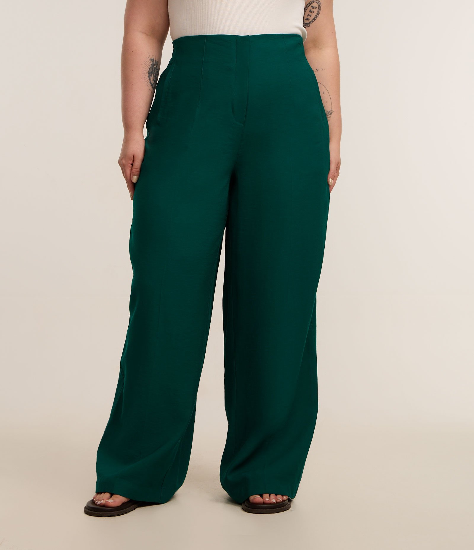 Calça Wide Leg Alfaiataria em Viscose Curve & Plus Size Verde 1