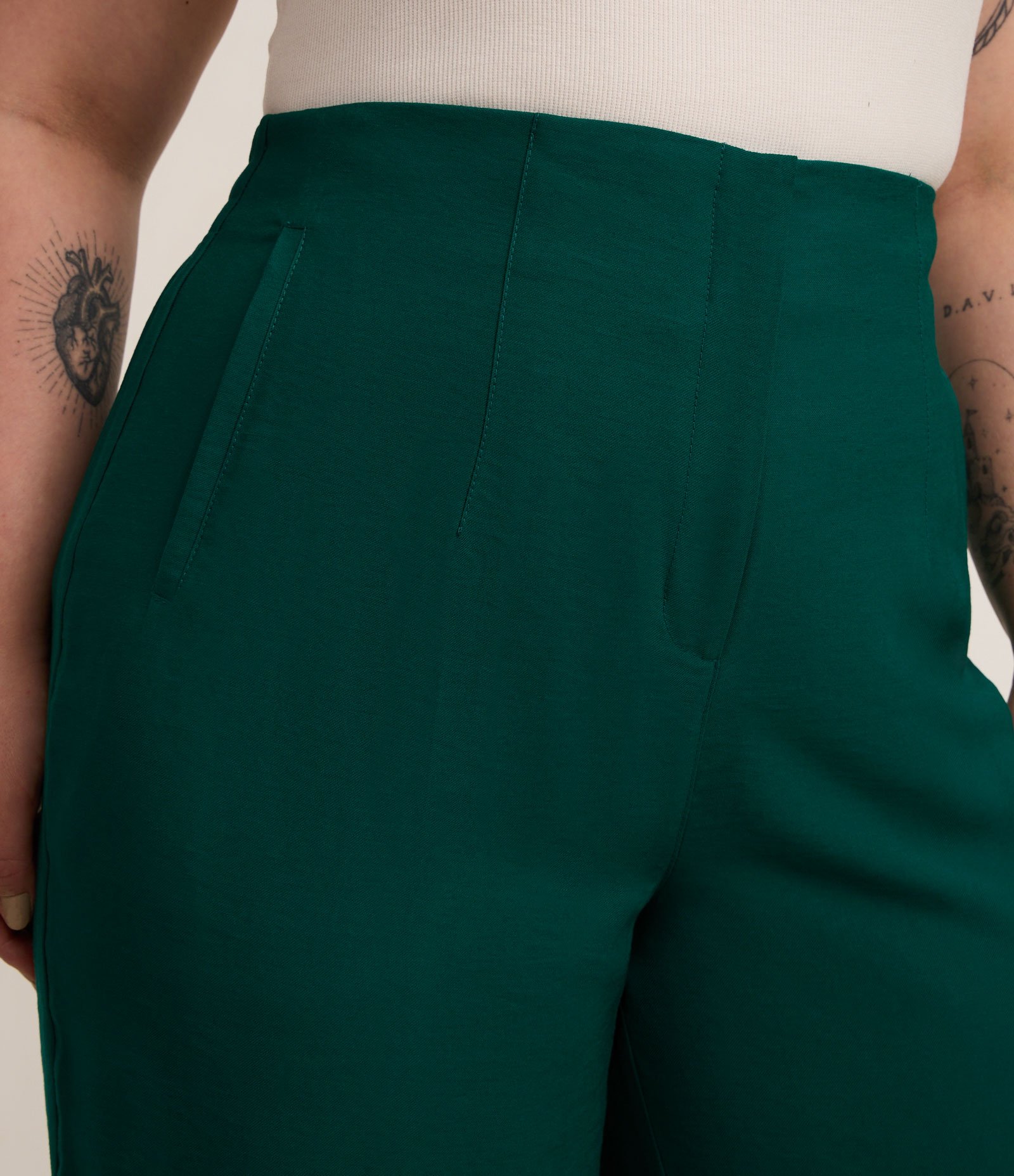 Calça Wide Leg Alfaiataria em Viscose Curve & Plus Size Verde 3