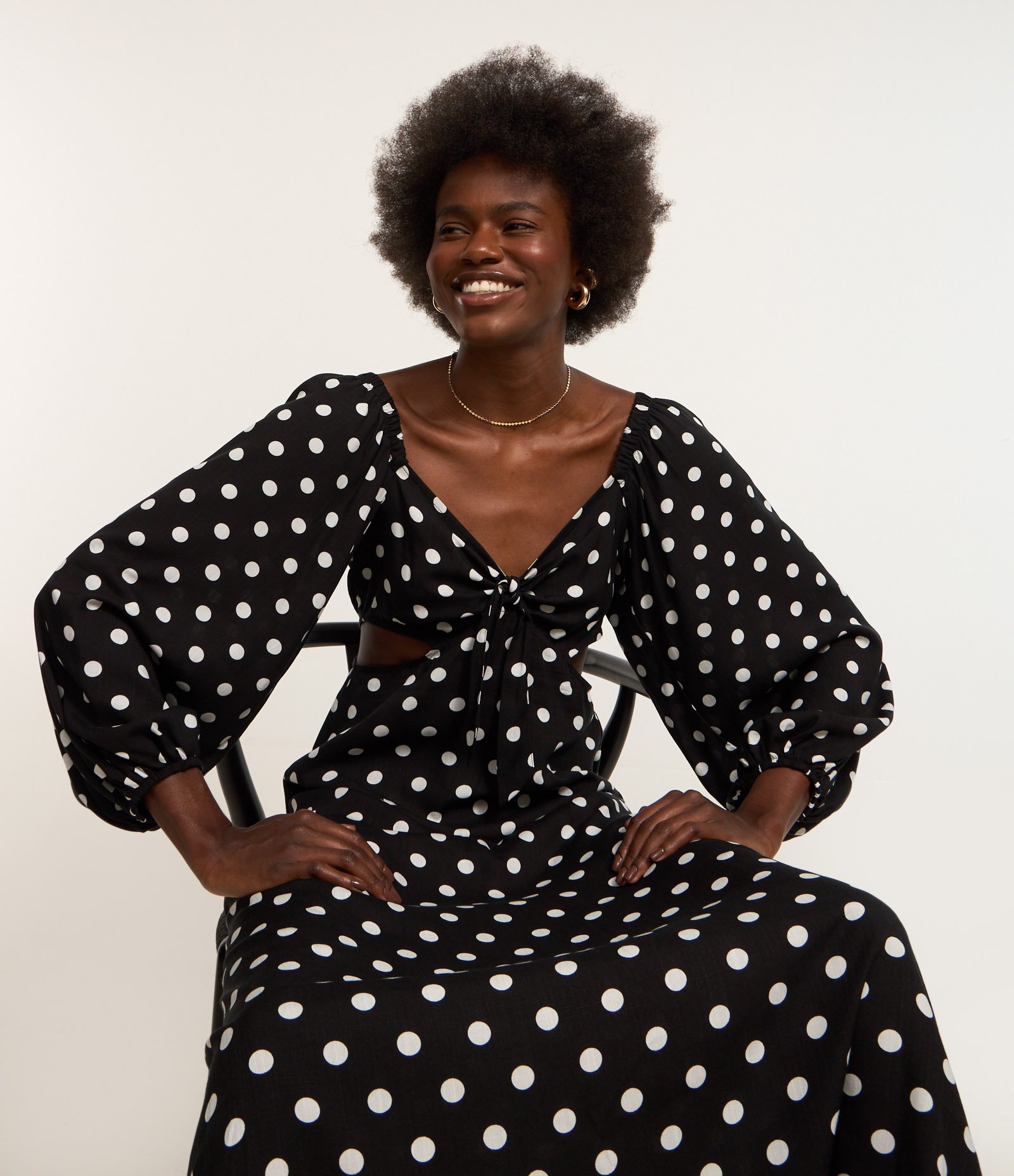 Vestido Godê Long Midi em Viscose Poá com Manga Bufante Preto 1