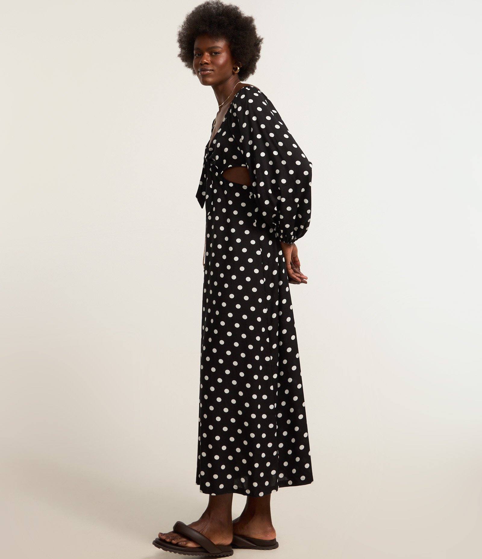 Vestido Godê Long Midi em Viscose Poá com Manga Bufante Preto 2