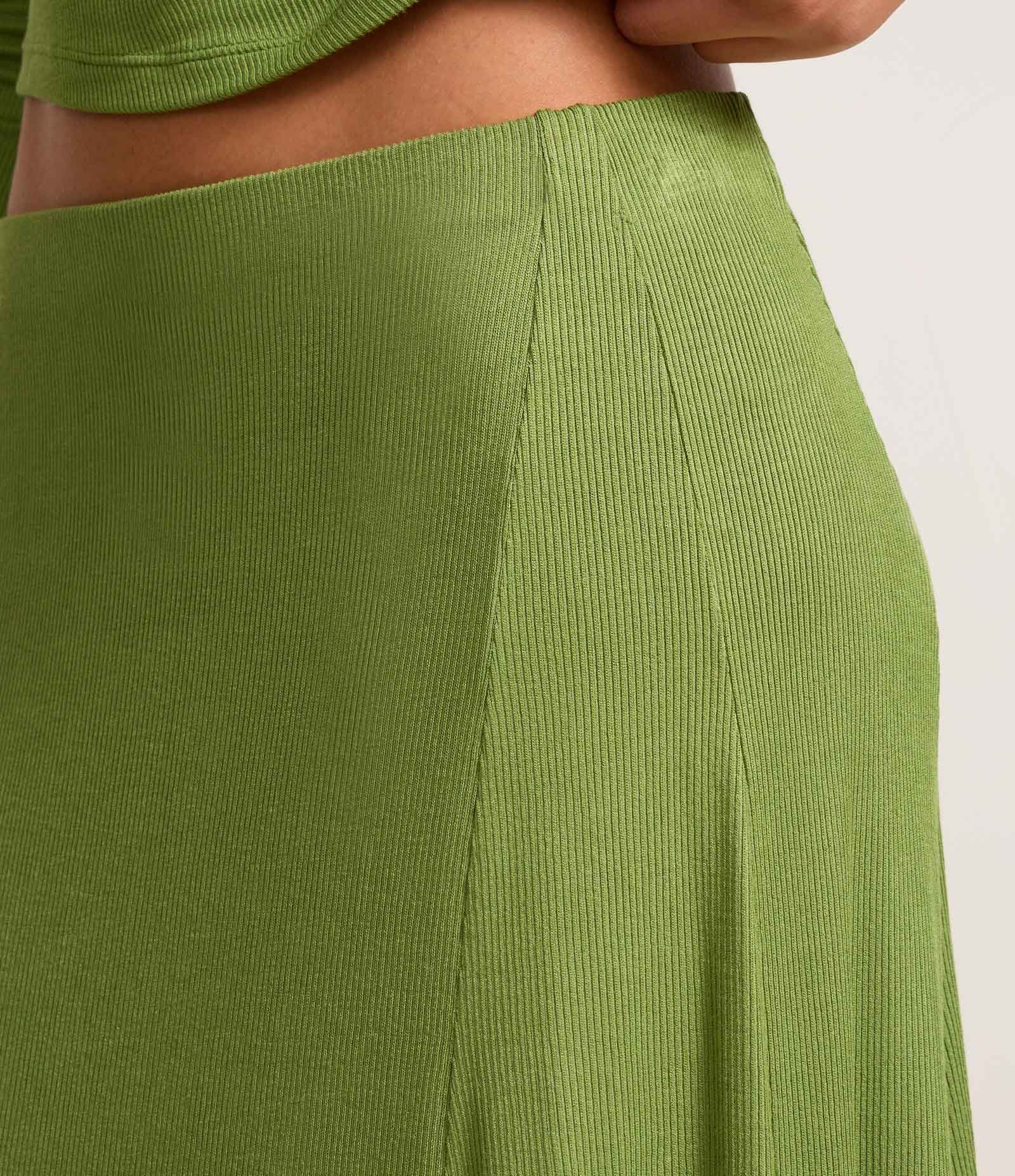 Saia Long Midi em Ribana com Barra Assimétrica Verde 4