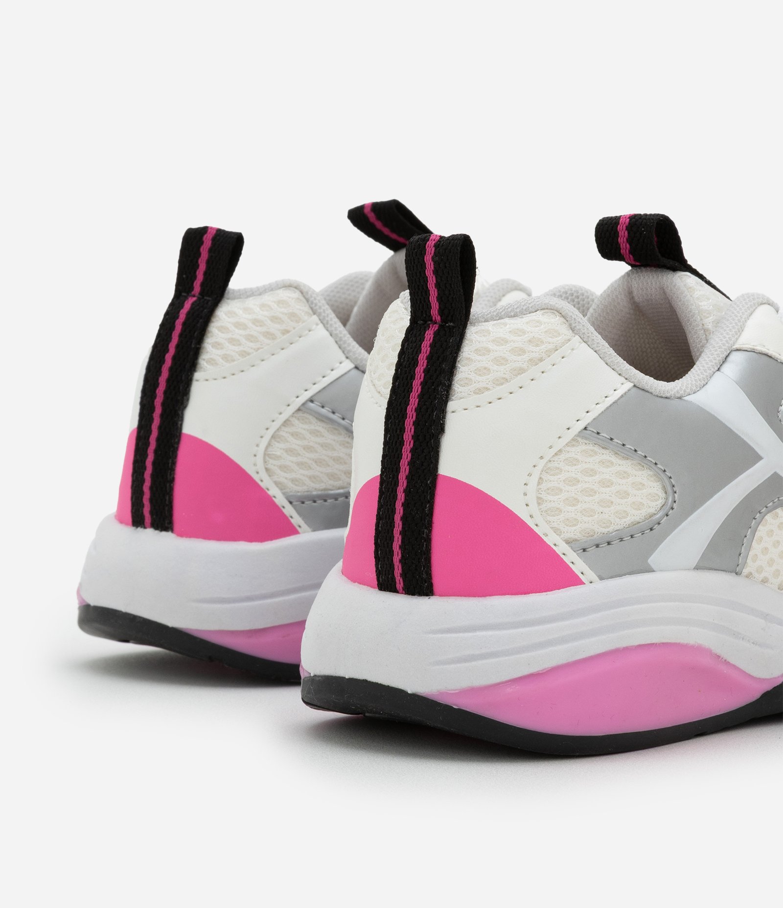 Tênis Esportivo Infantil com Recortes Contrastantes - Tam 28 ao 34 Prata 4