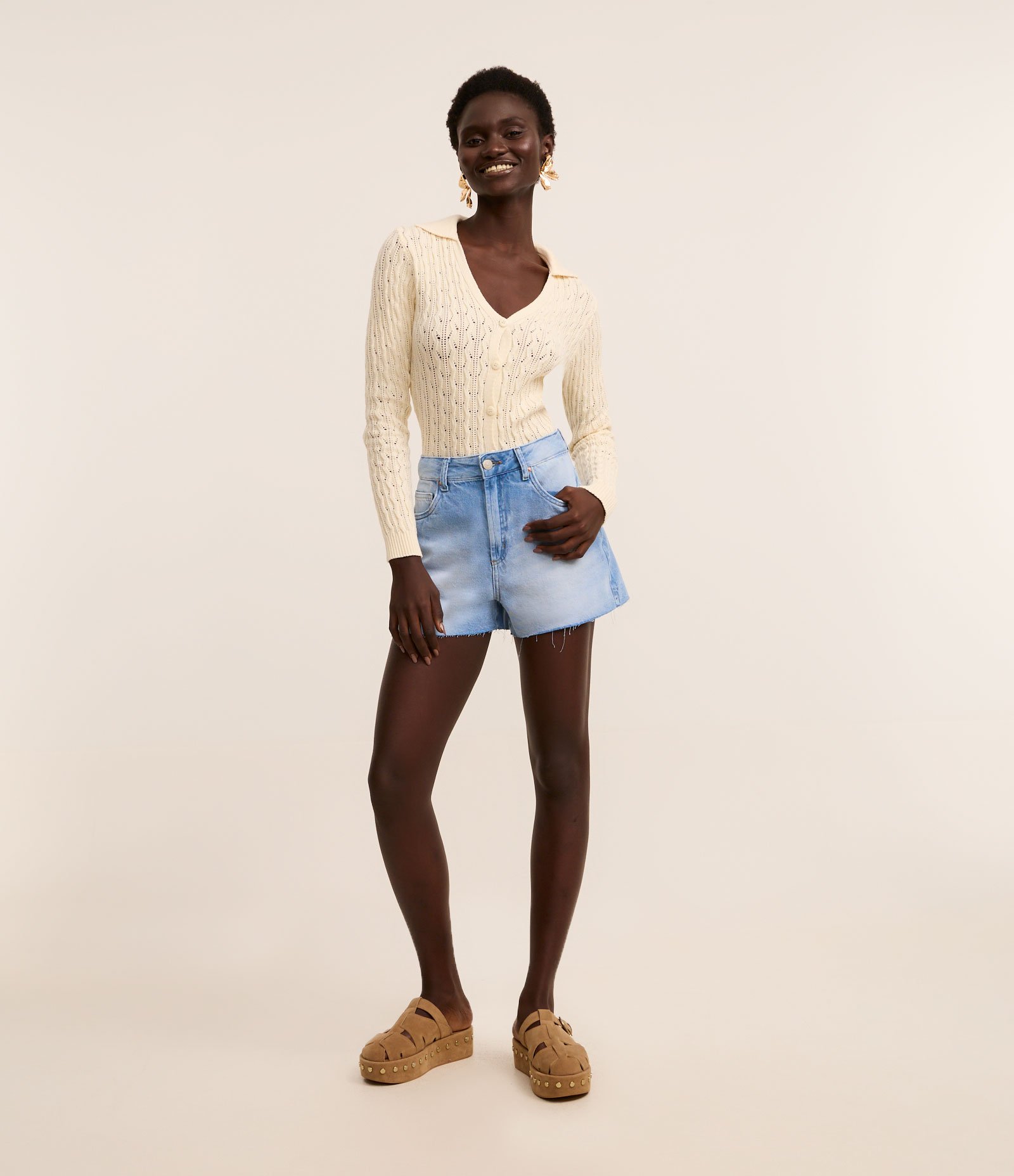 Short Jeans com Barra Desfiada Azul 1