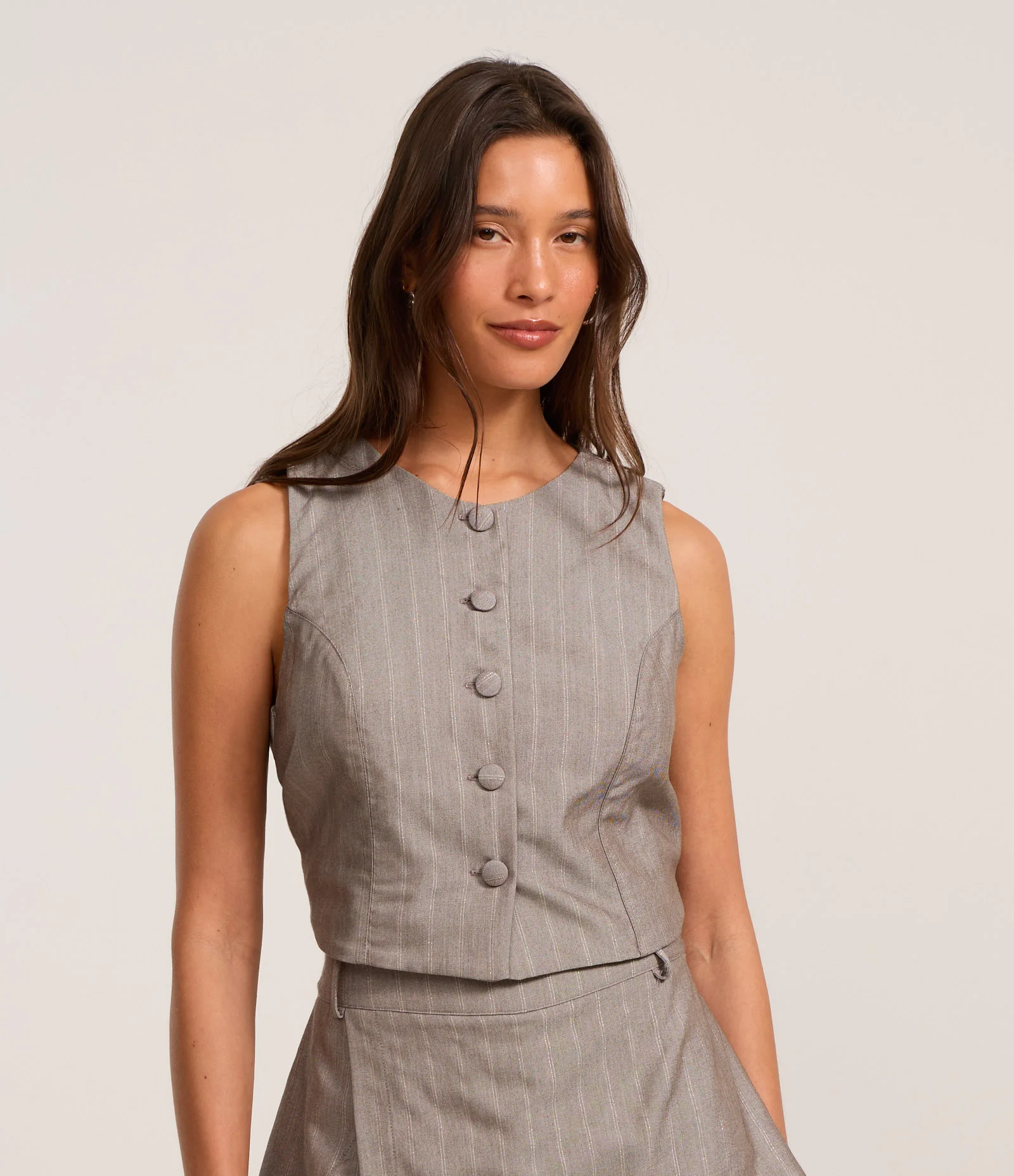 Colete em Alfaiataria com Listras e Abotoamento Frontal Cinza 1