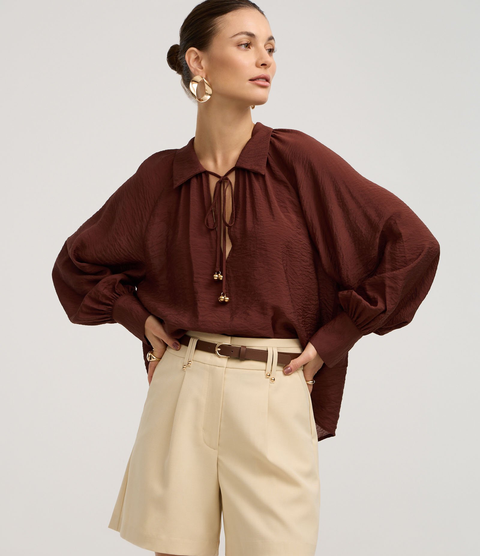 Blusa Texturizada em Viscose com Manga Bufante e Amarração Marrom 1