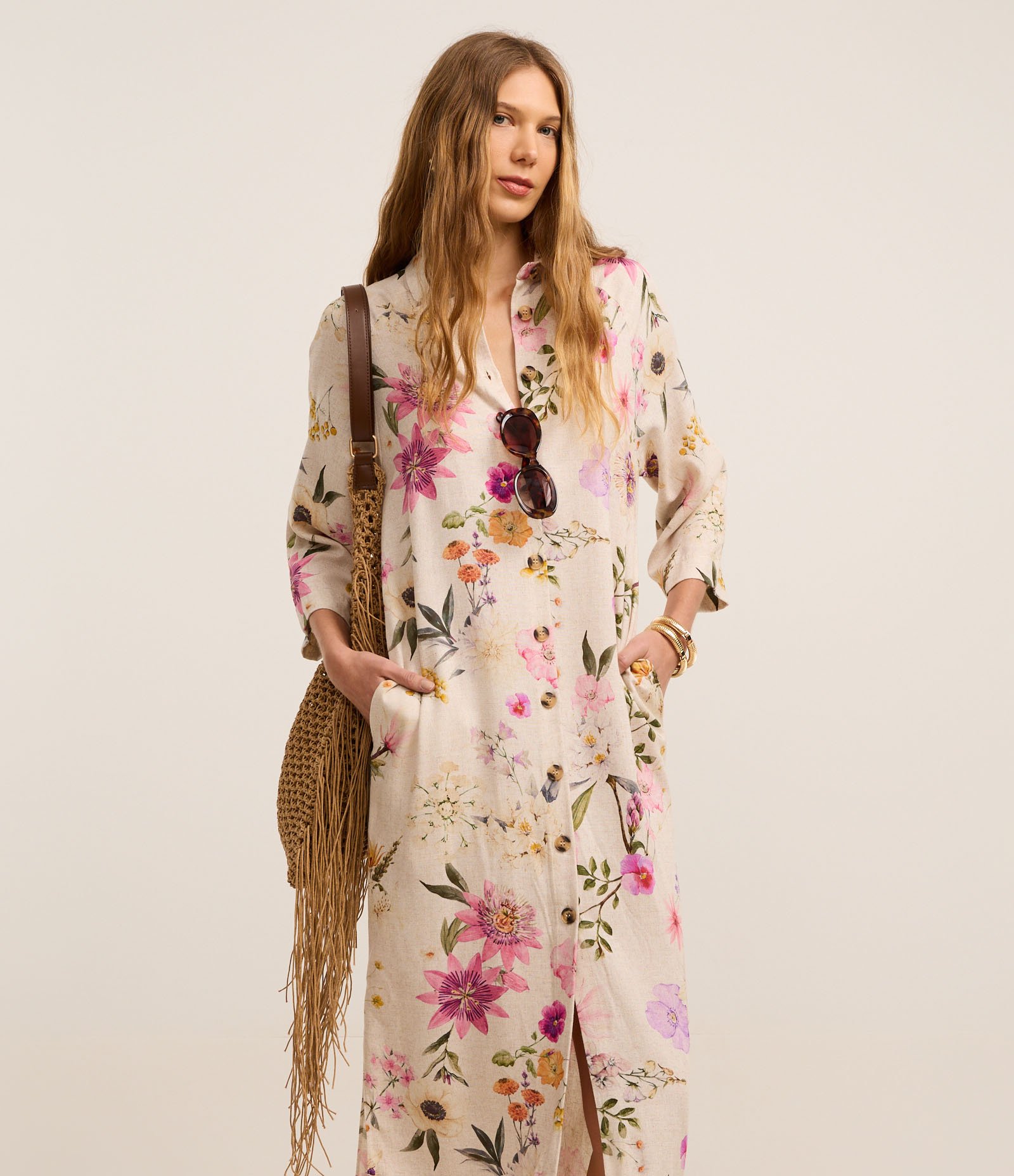 Vestido Chemise Longo em VIscolinho com Estampa Primaveril Bege 2