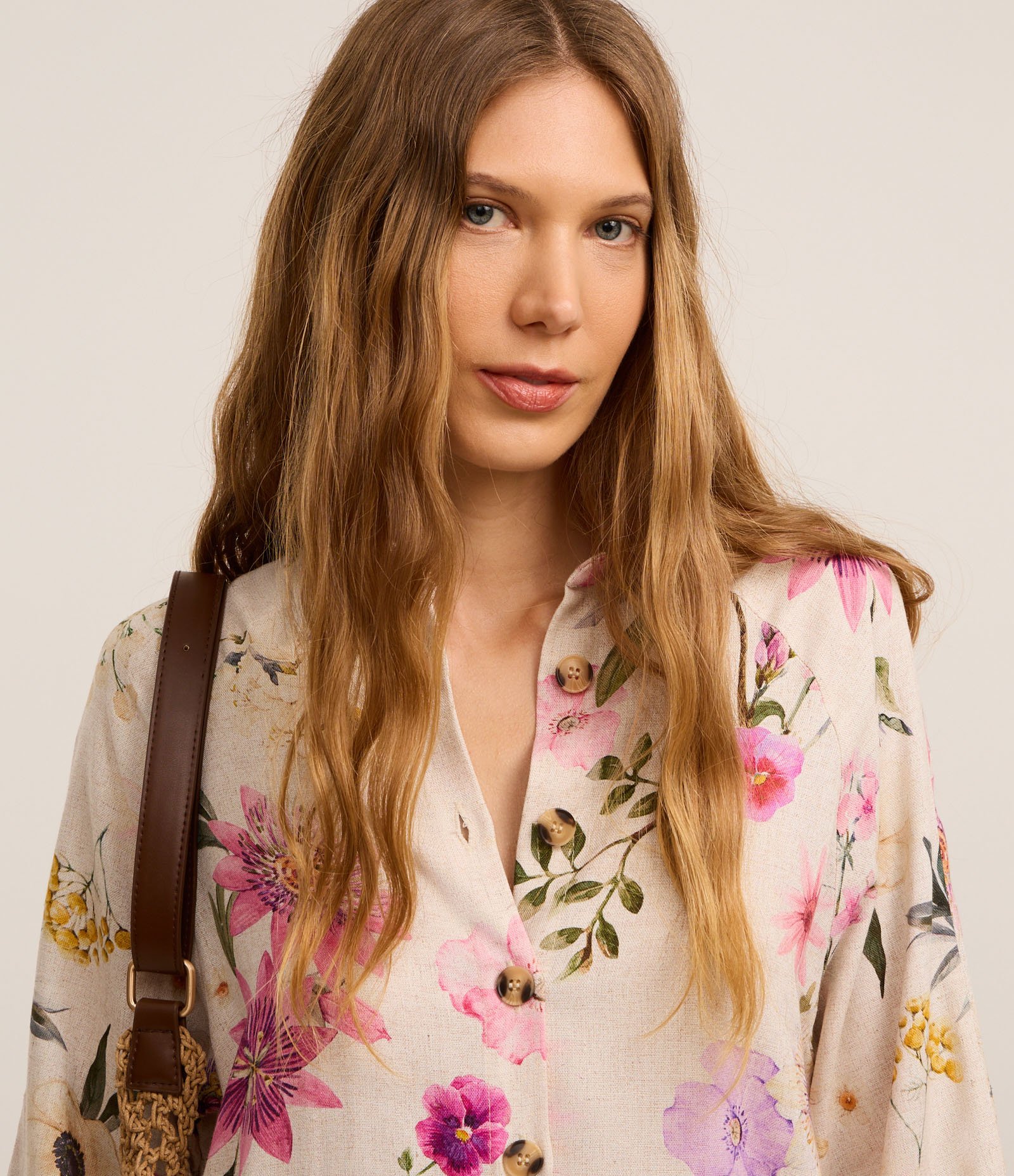 Vestido Chemise Longo em VIscolinho com Estampa Primaveril Bege 4