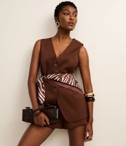 Colete Longo Alfaiatado com Botões e Amarração nas Costas