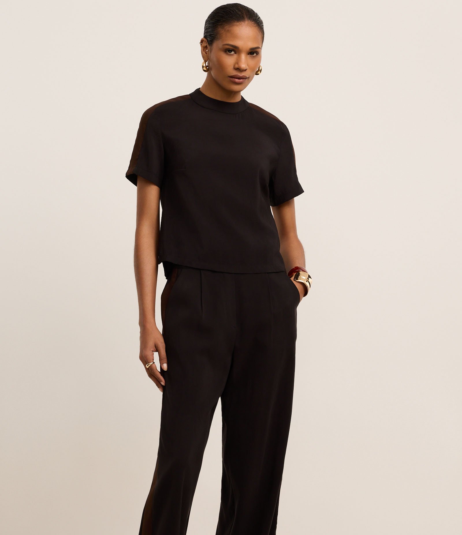 Calça Reta em Crepe com Detalhes na Lateral Preto 2