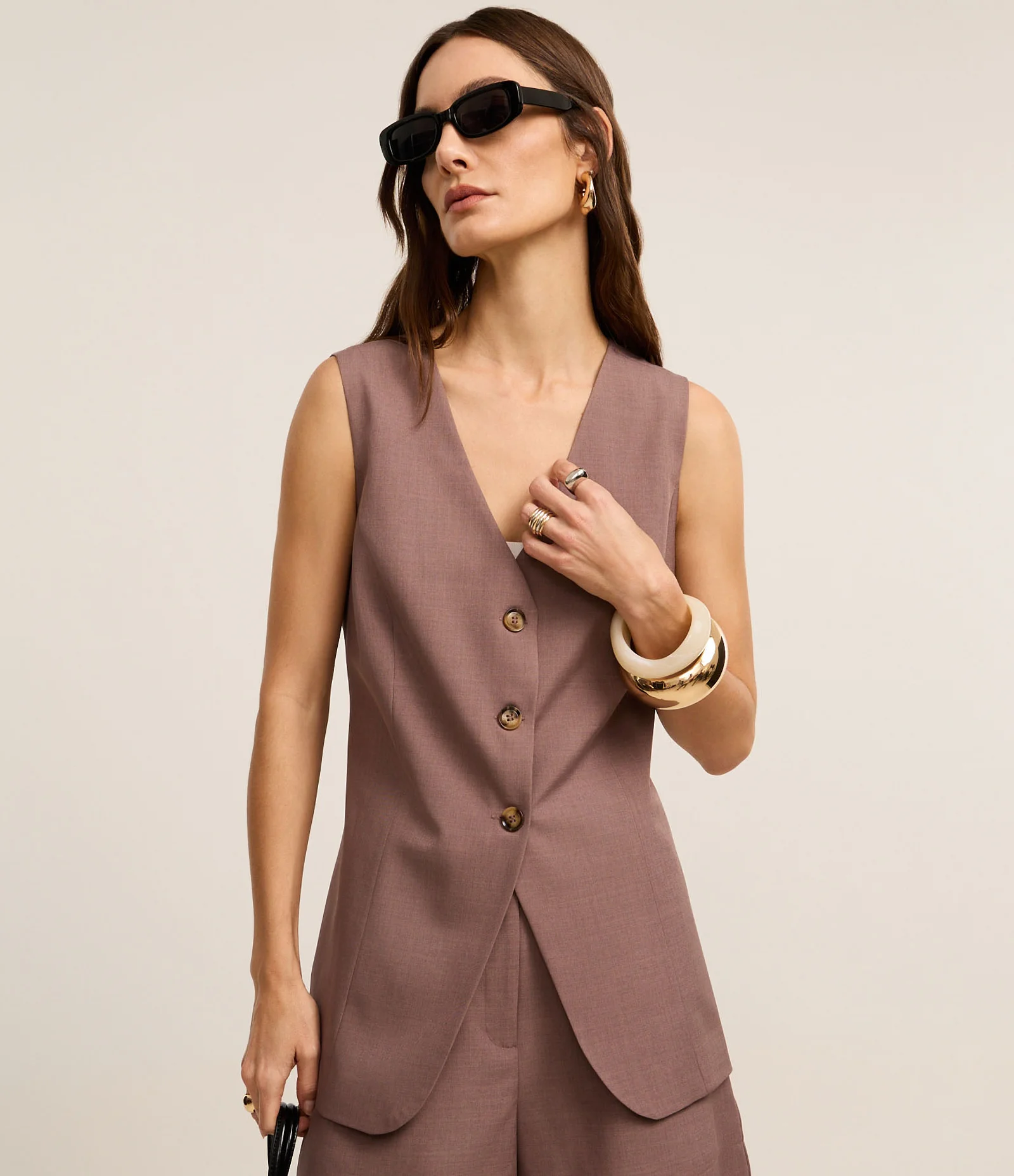 Colete Longo Alfaiatado com Amarração nas Costas e Botões Marrom Terroso 1