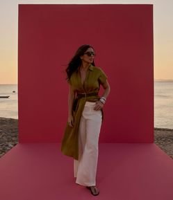 Vestido Chemise Evasê Midi em Linho com Cinto de Ráfia