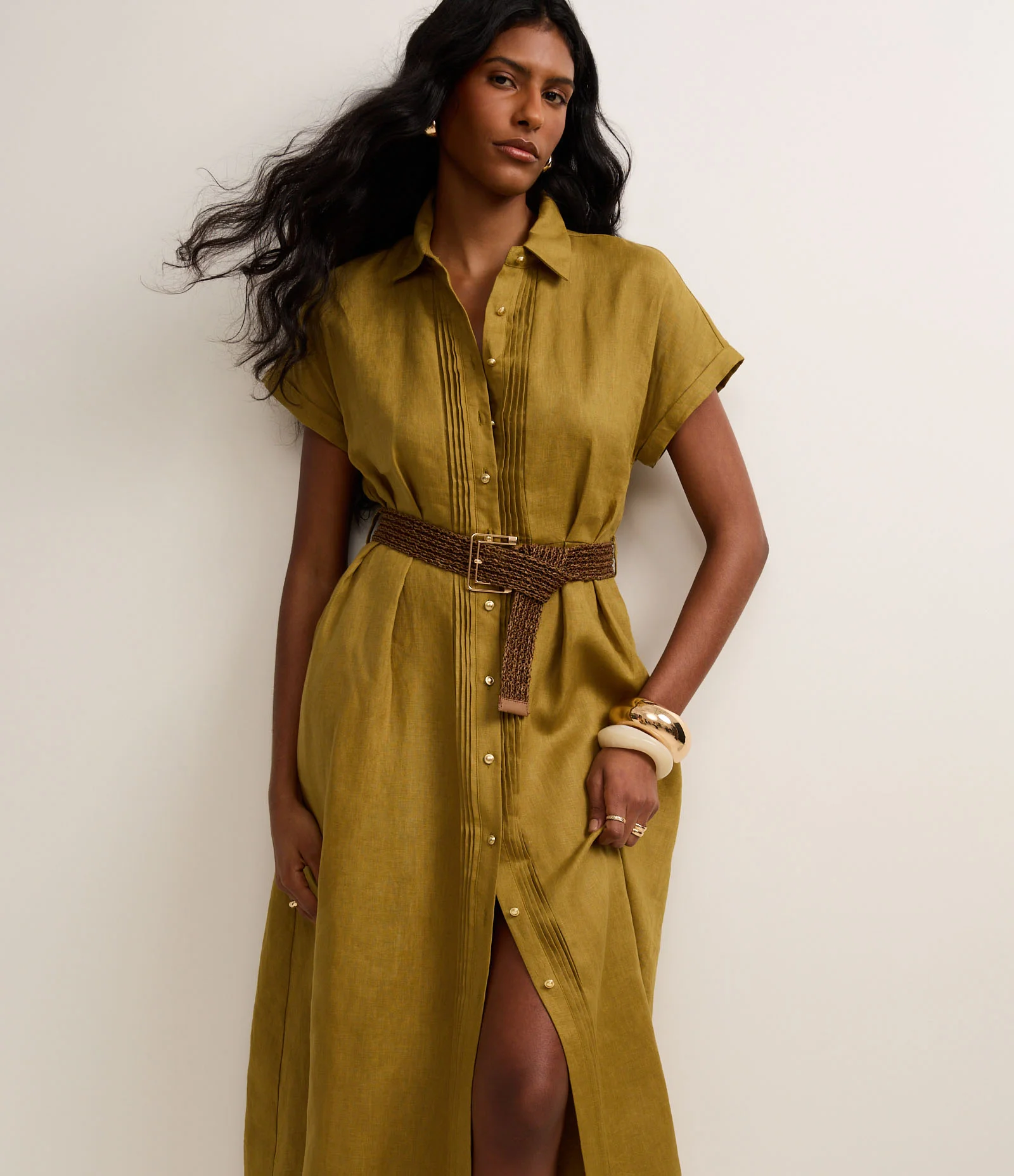 Vestido Chemise Evasê Midi em Linho com Cinto de Ráfia Verde 2