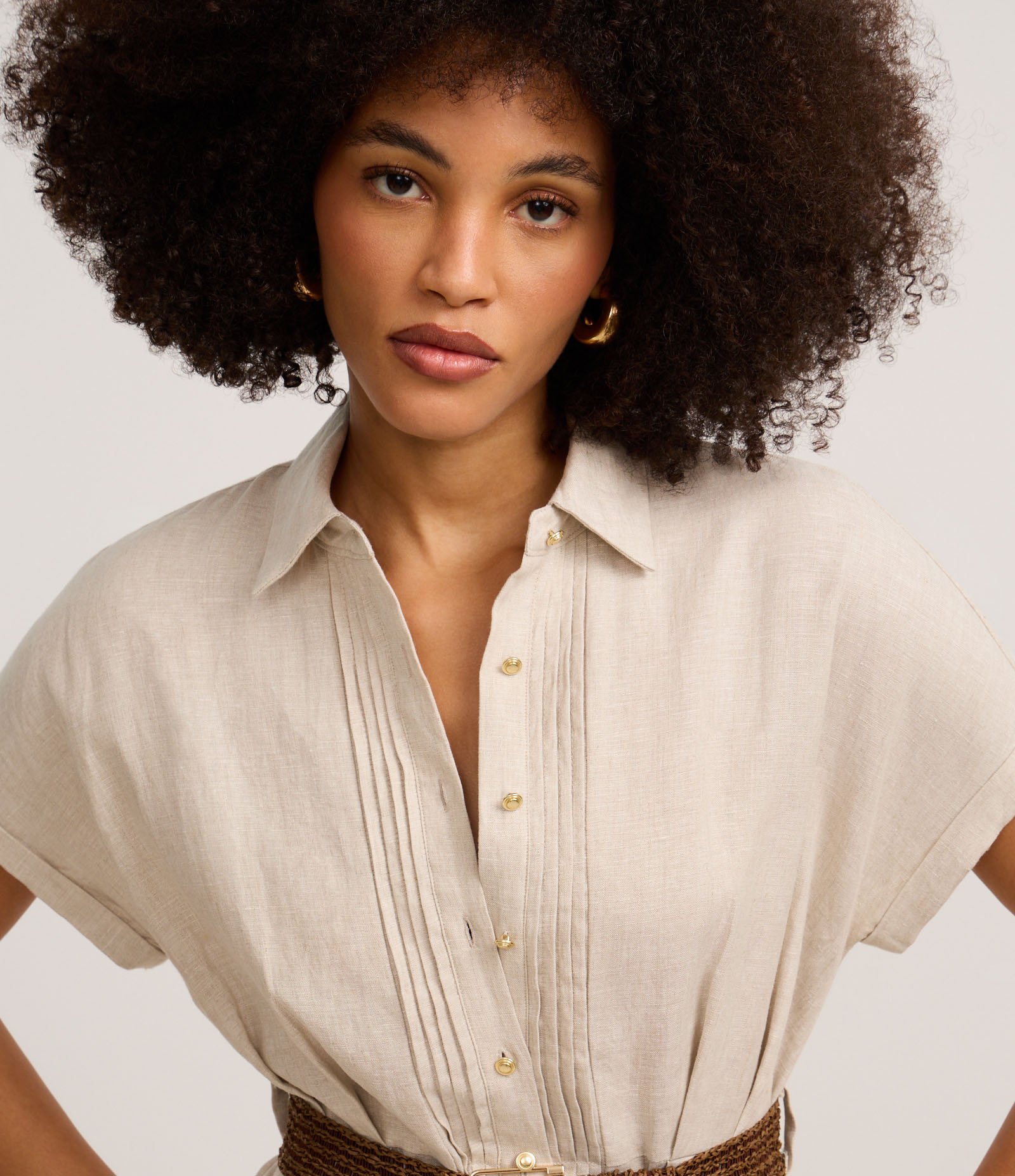 Vestido Chemise Evasê Midi em Linho com Cinto de Ráfia Bege 3