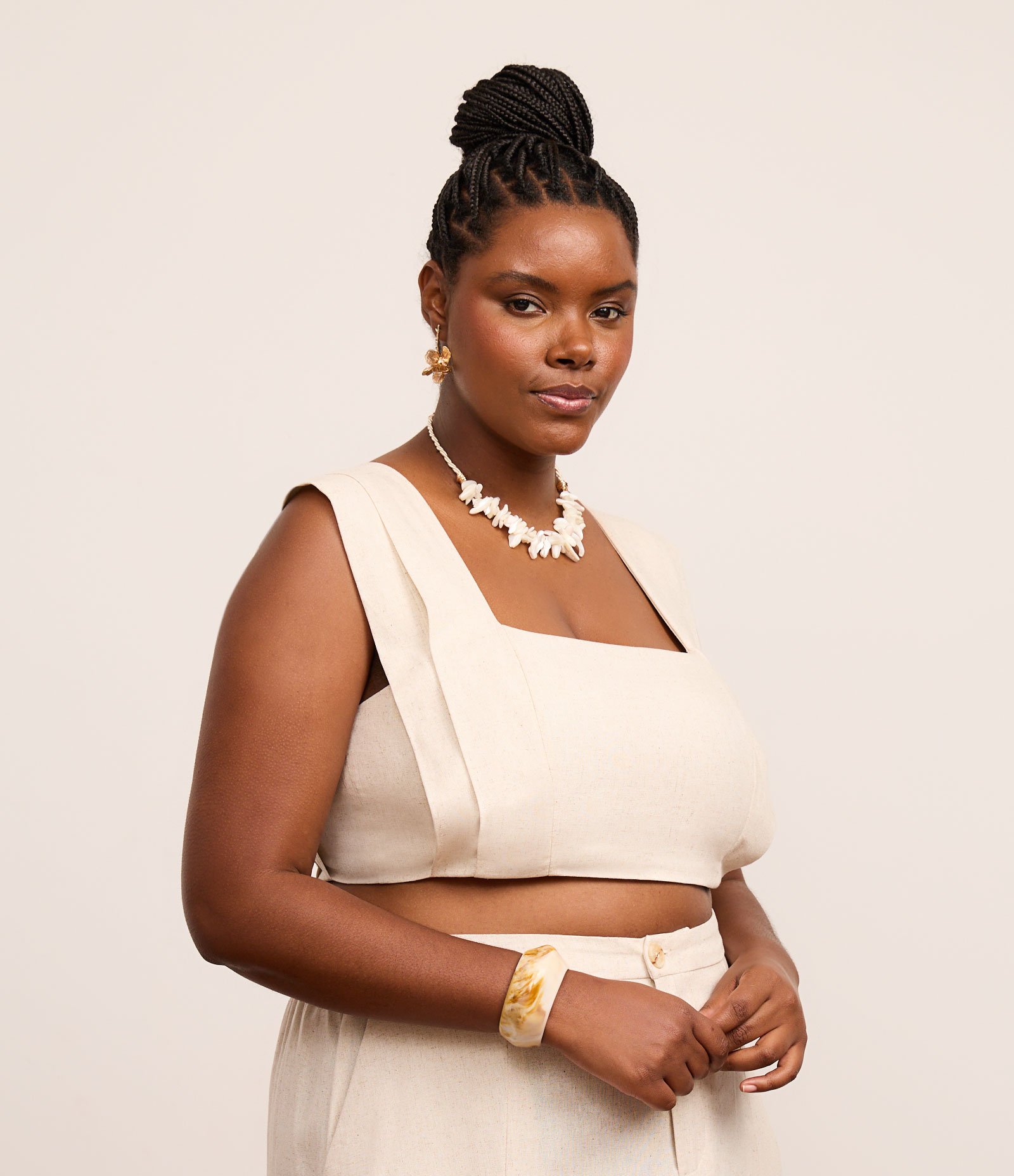 Blusa Cropped em Viscolinho com Lastex nas Costas Curve & Plus Size Bege 1