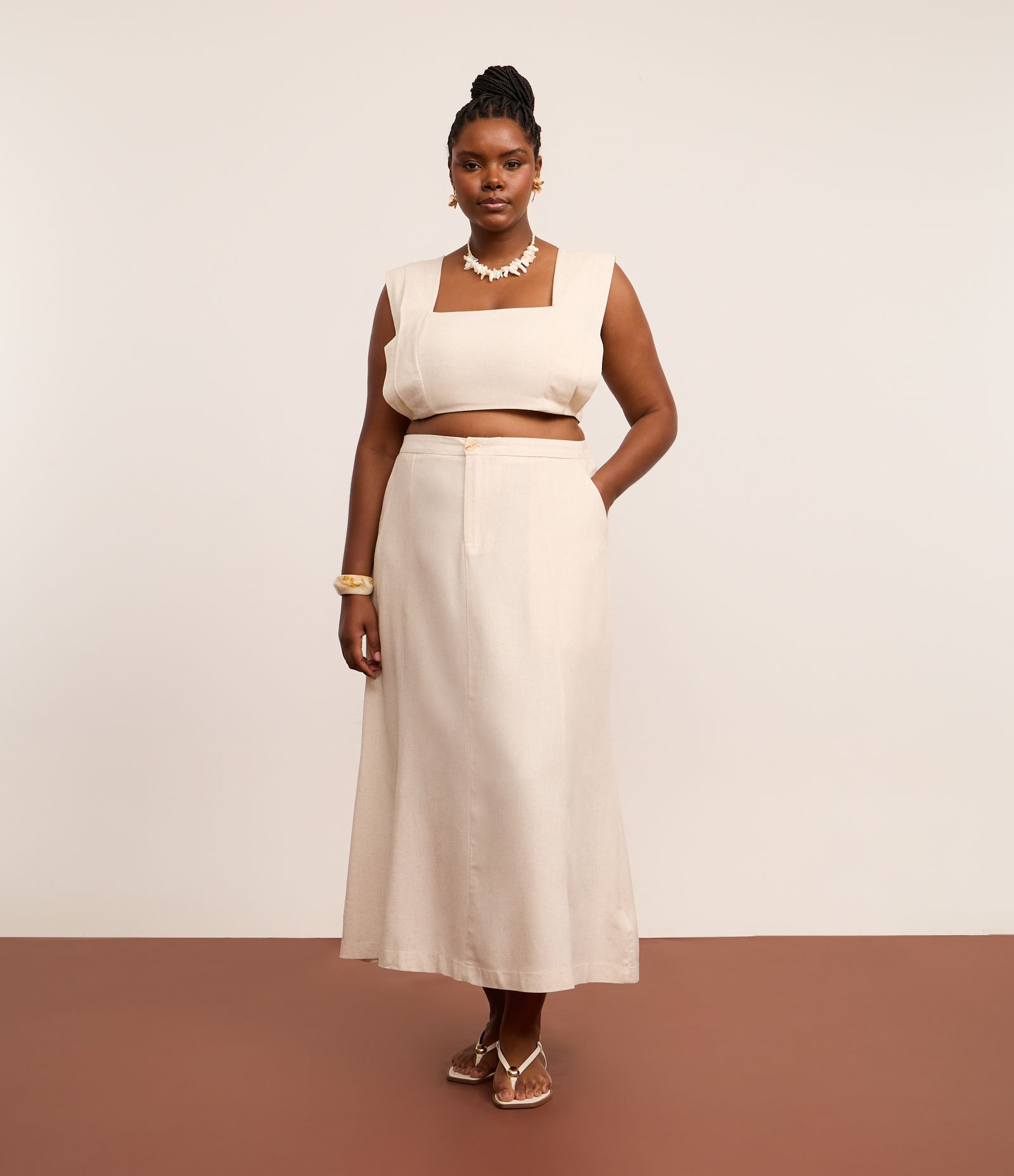 Blusa Cropped em Viscolinho com Lastex nas Costas Curve & Plus Size Bege 2