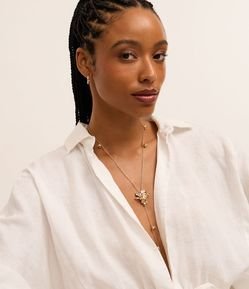 Conjunto de Colar e Brinco em Metal com Pingentes de Flor