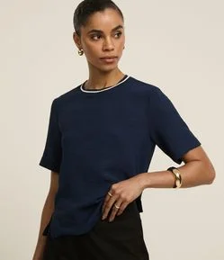 Blusa em Airflow com Gola de Ribana Contrastante