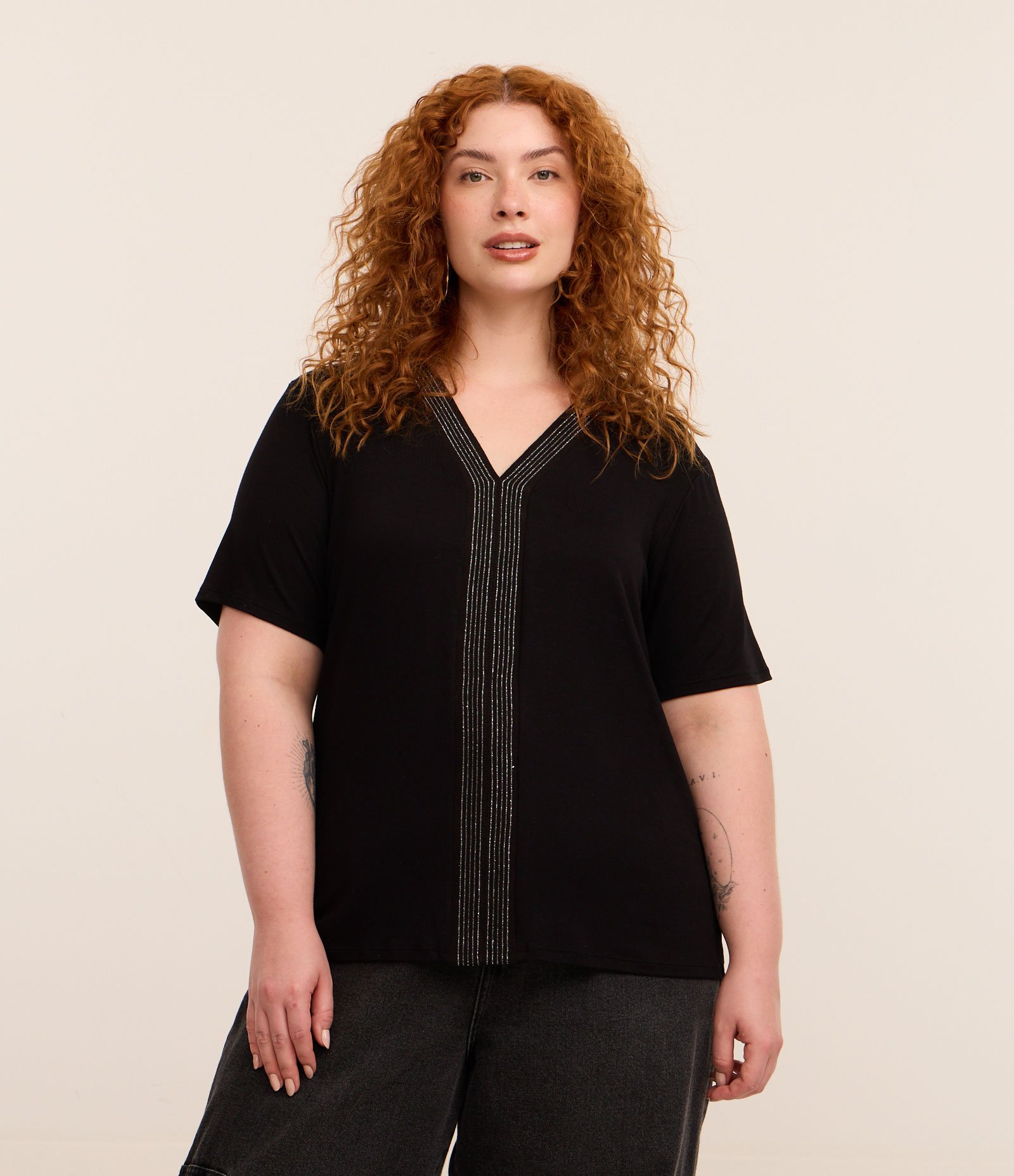 Blusa em Viscose com Detalhe com Fio Metalizado Curve & Plus Size Preto 1