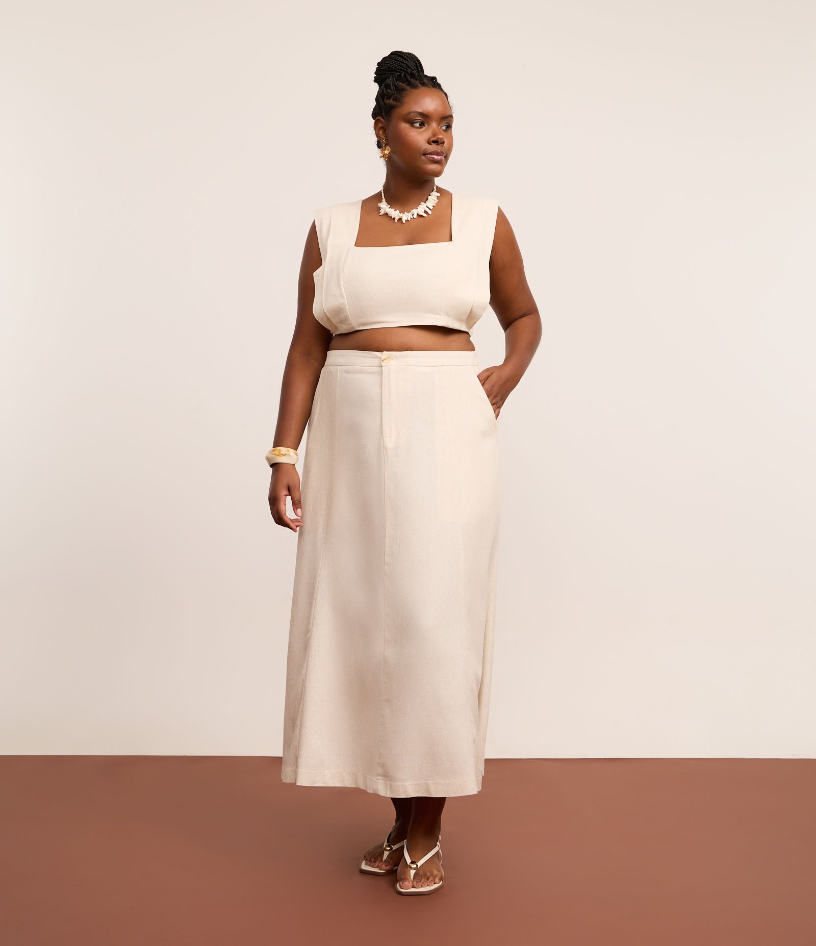 Saia Midi em Viscolinho com Bolso Curve & Plus Size Bege 1