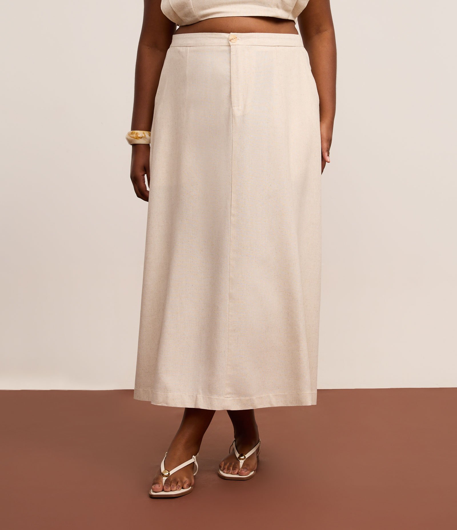 Saia Midi em Viscolinho com Bolso Curve & Plus Size Bege 2