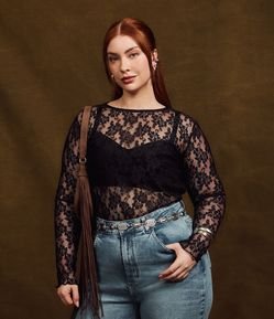 Blusa em Renda Floral com Transparência e Manga Longa Curve & Plus Size